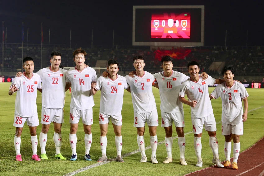 doi-tuyen-indonesia-nang-ganh-ap-luc-o-chuyen-lam-khach-viet-nam (4).jpg