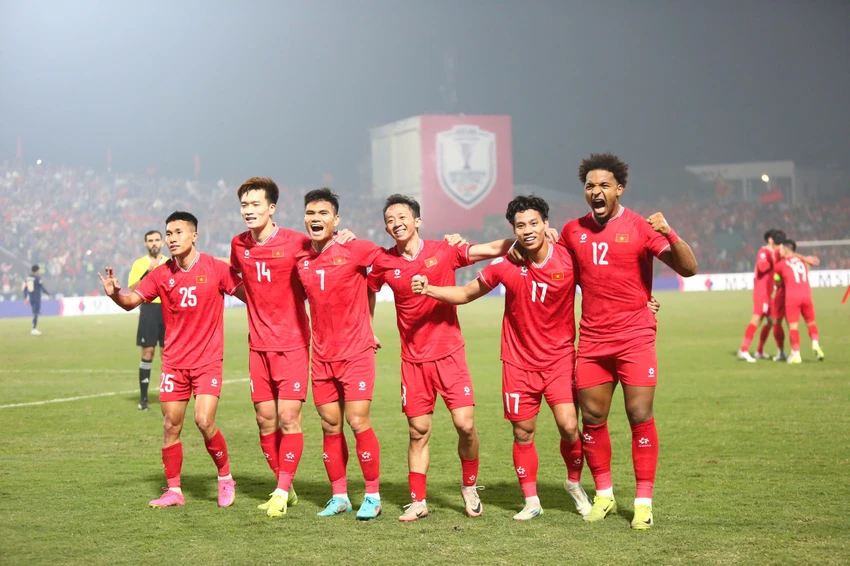 doi-hinh-manh-nhat-cua-tuyen-viet-nam-thach-thuc-thai-lan-tai-rajamangala (2).jpg