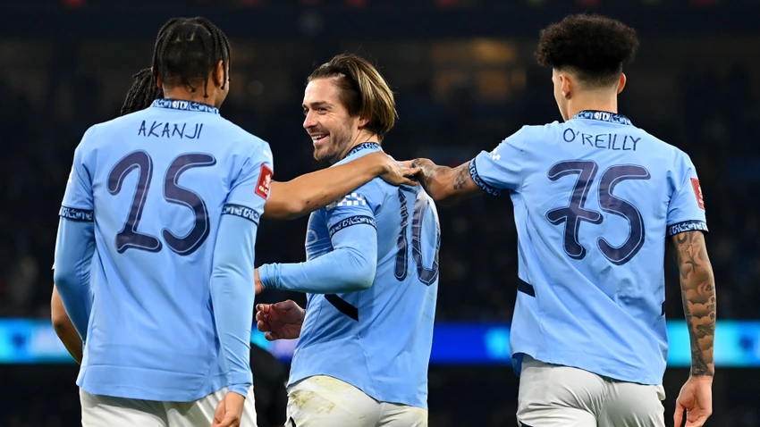 hlv-pep-guardiola-dap-tra-nhung-chi-trich (1).jpg