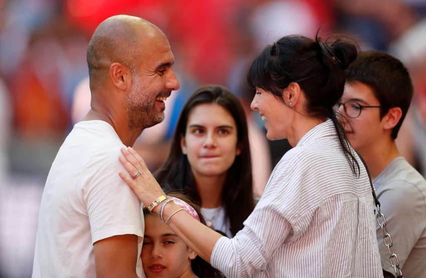 nhung-ky-niem-cuoi-cung-cua-hlv-pep-guardiola-va-nguoi-vo-vua-ly-hon (1).jpeg