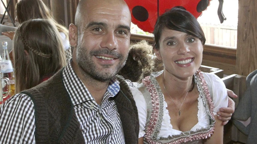 nhung-ky-niem-cuoi-cung-cua-hlv-pep-guardiola-va-nguoi-vo-vua-ly-hon (2).jpg