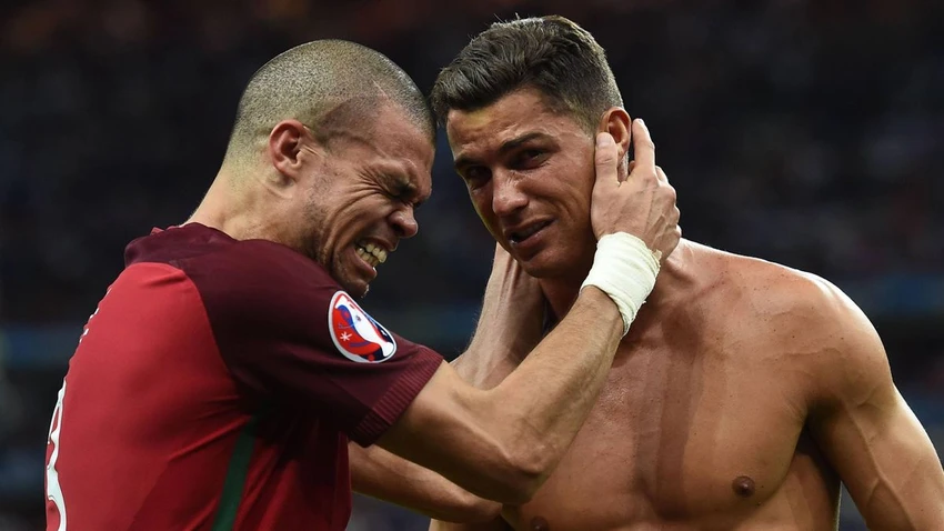 pepe-tiet-lo-hanh-dong-day-nghia-tinh-cua-ronaldo (1).jpg