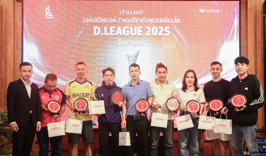 doc-la-giai-bong-da-7-nguoi-vo-dich-dak-lak-2025 (3).jpg