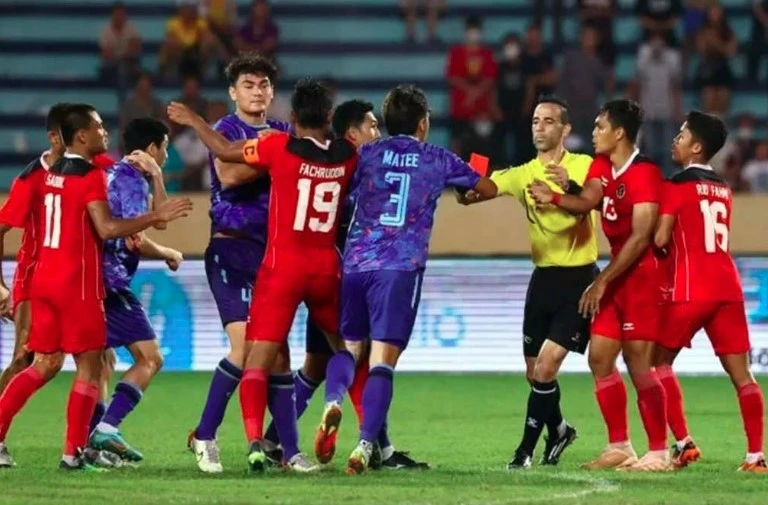 vff-tang-cuong-pho-tuong-cho-hlv-kim-sang-sik-quyet-chien-asian-cup (5).jpg