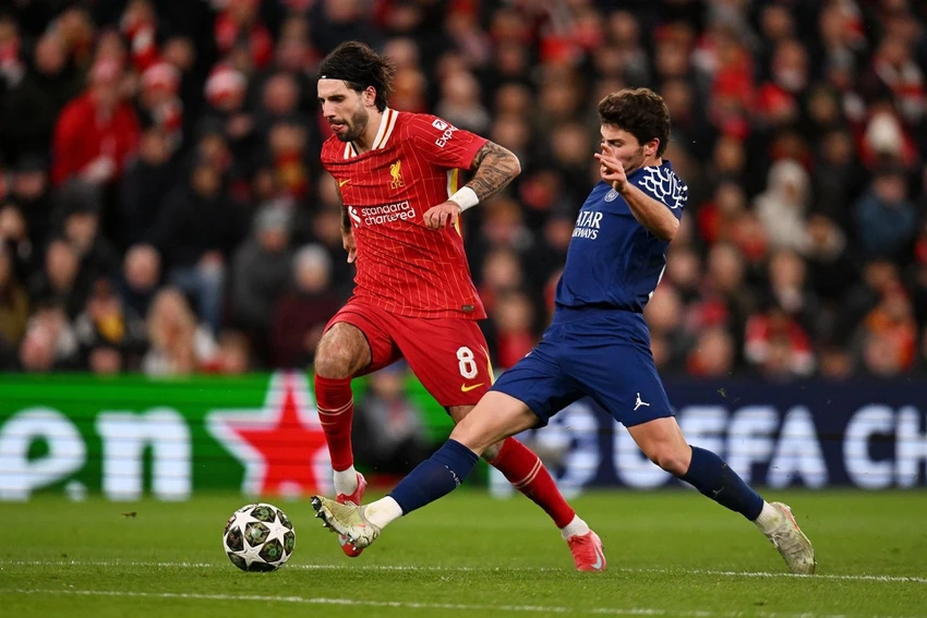 hlv-arne-slot-soc-nang-khi-liverpool-guc-nga-tai-anfield (3).png