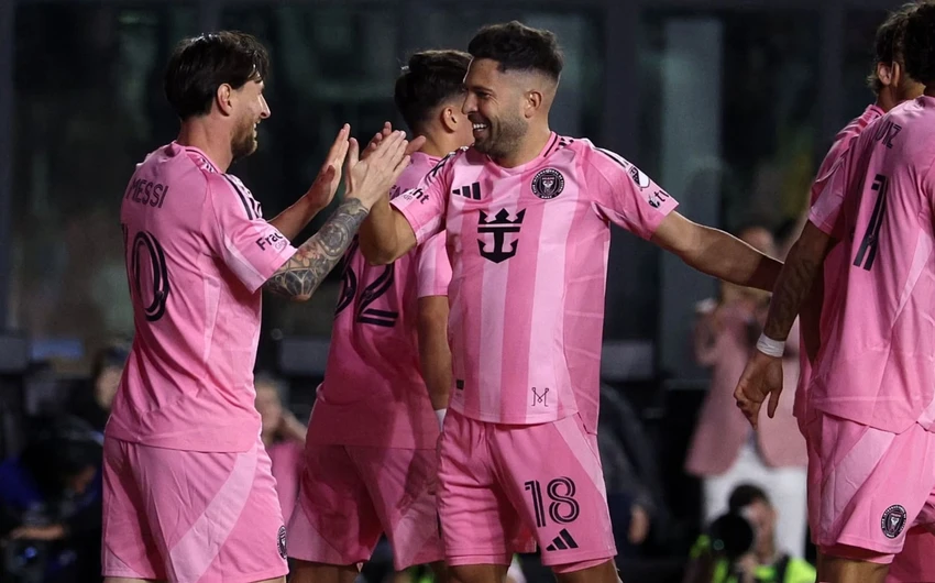 la-lung-messi-ghi-ban-doi-thua-mung-ro (1).jpg