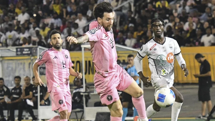 Messi ghi bàn