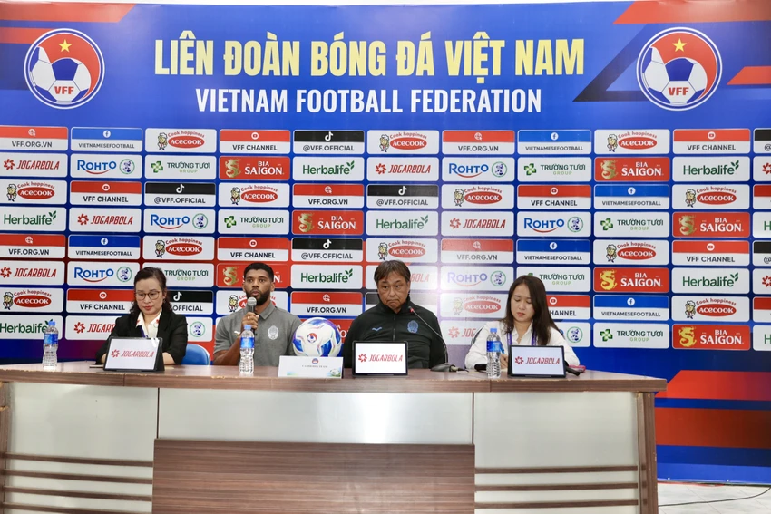 hlv-kim-sang-sik-chi-ra-ngoai-binh-nhap-tich-hay-nhat-cua-campuchia (3).jpg