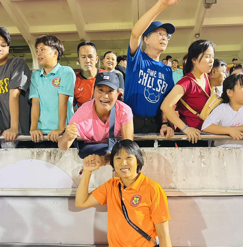 afc-ca-ngoi-cu-loi-nguoc-dong-dien-ro-cua-tuyen-nu-tp-hcm-nguoi-ham-mo-suong-run (5).jpg