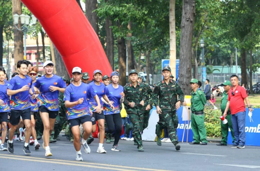 tung-bung-ngay-chay-olympic-vi-suc-khoe-toan-dan-o-tp-hcm (7).jpg
