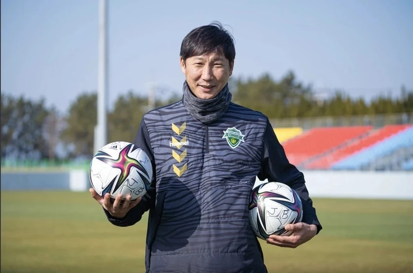 hlv-kim-sang-sik-vuot-qua-chuoi-ngay-den-toi (3).jpg