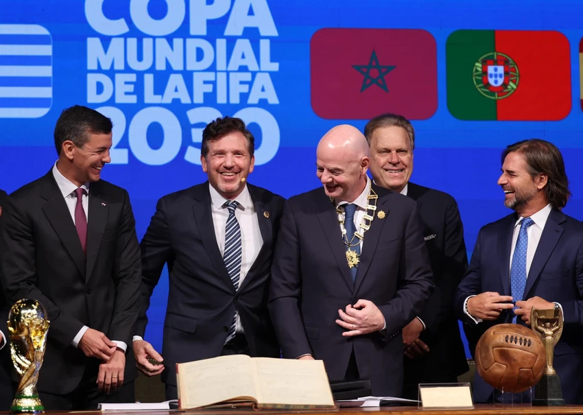 world-cup-tang-len-64-doi-va-thoi-co-cua-doi-tuyen-viet-nam (3).jpg