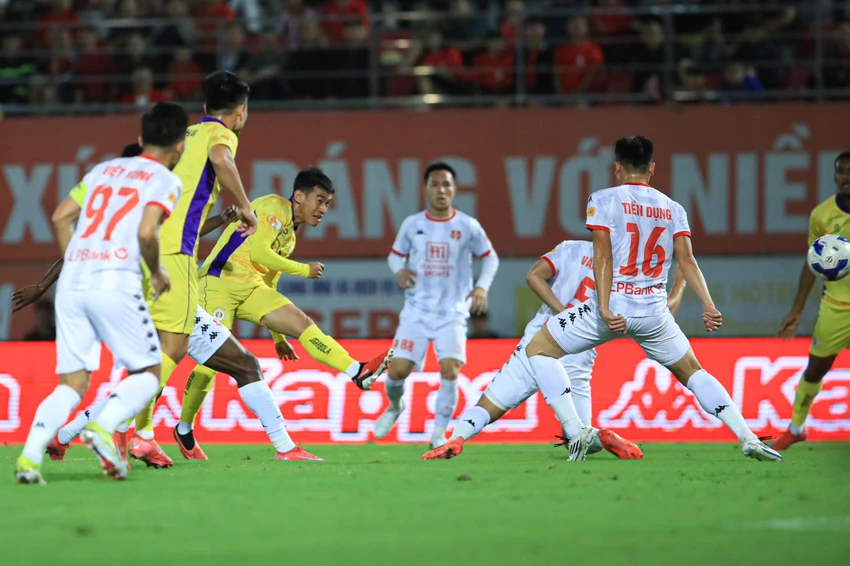 lat-leo-vong-18-v-league (1).jpg