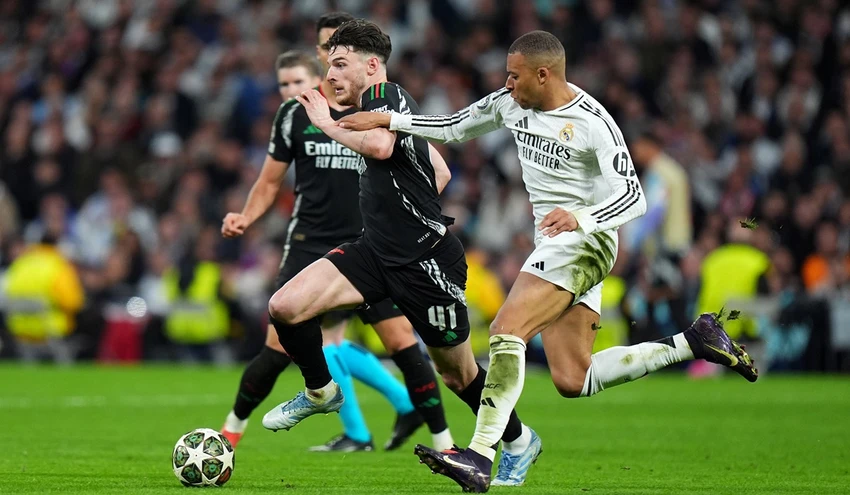 cổ động viên trút giận lên Mbappe