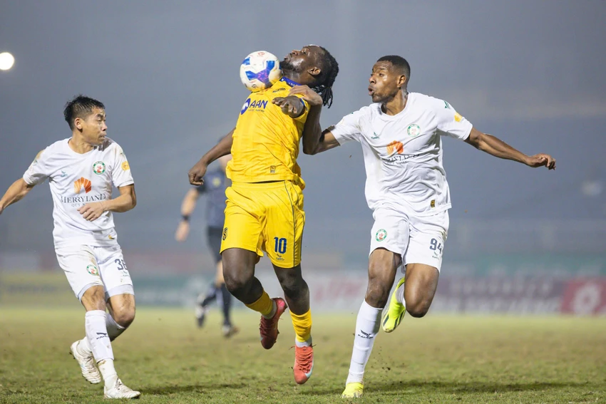 khoc-liet-cuoc-dua-tron-rot-hang-v-league (4).jpg
