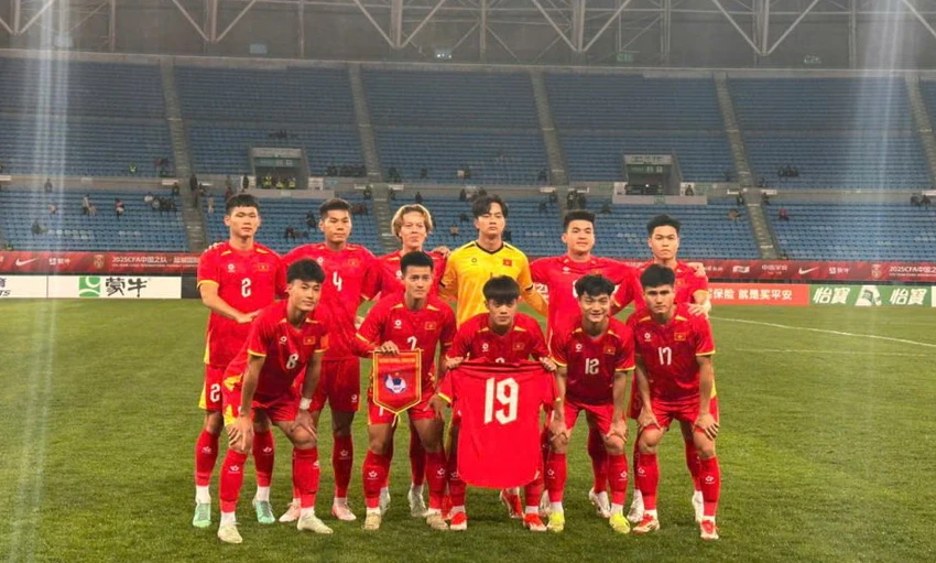suc-manh-cua-bong-da-viet-nam-tu-ngoai-binh-nhap-tich-va-viet-kieu (1).jpg