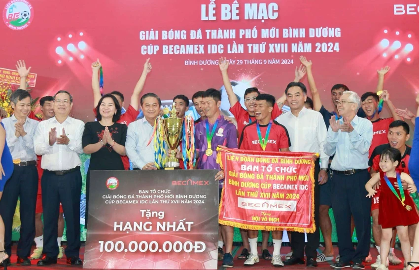 giai-phui-ky-luc-o-thanh-pho-moi-binh-duong (3).jpg