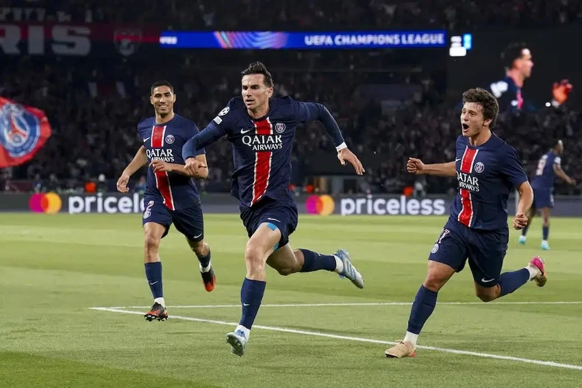 Các cầu thủ Arsenal đã bật khóc trong phòng thay đồ