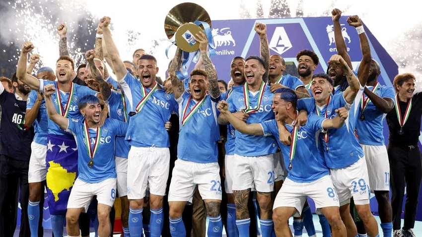 hang-thai-cua-man-united-la-nguoi-hung-cua-nha-vo-dich-y (3).jpg