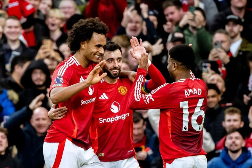 thay-tro-kim-sang-sik-ban-ron-don-tiep-clb-manchester-united (2).jpg