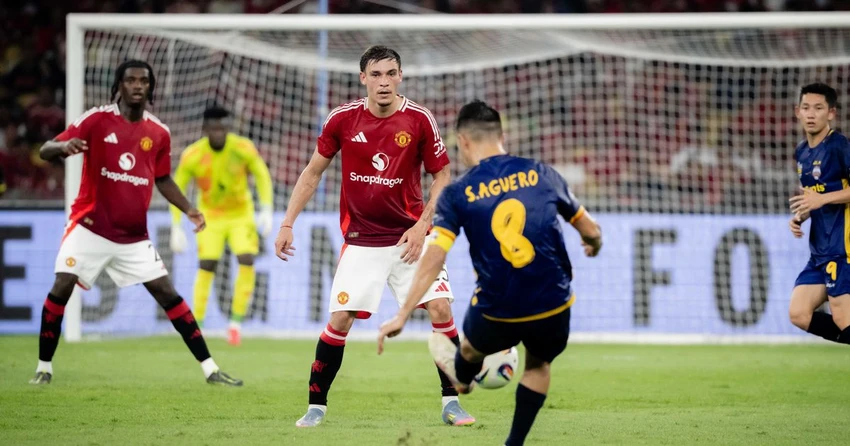 thay-tro-hlv-kim-sang-sik-day-clb-manchester-united-lun-sau-vao-khung-hoang (1).jpg