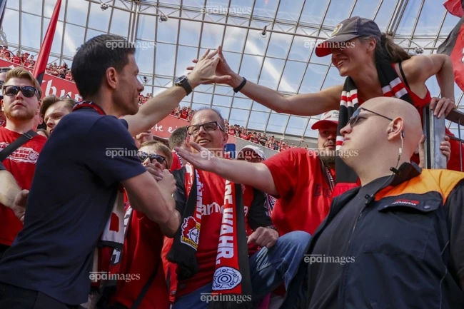 soc-voi-gia-ve-xem-real-madrid-ra-san-o-club-world-cup (3).jpg