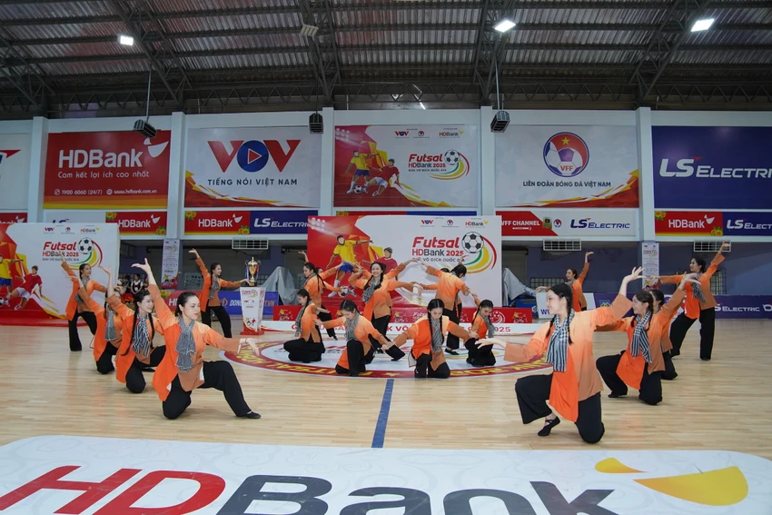 thai-son-nam-len-ngoi-sau-man-dai-chien-bat-phan-thang-bai-voi-sahako (4).JPG
