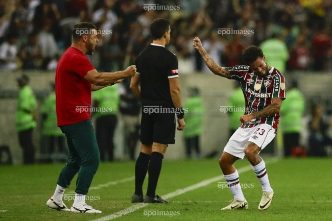 vit-con-xau-xi-fluminense-va-chuyen-co-tich-o-ban-ket-club-world-cup (2).jpg