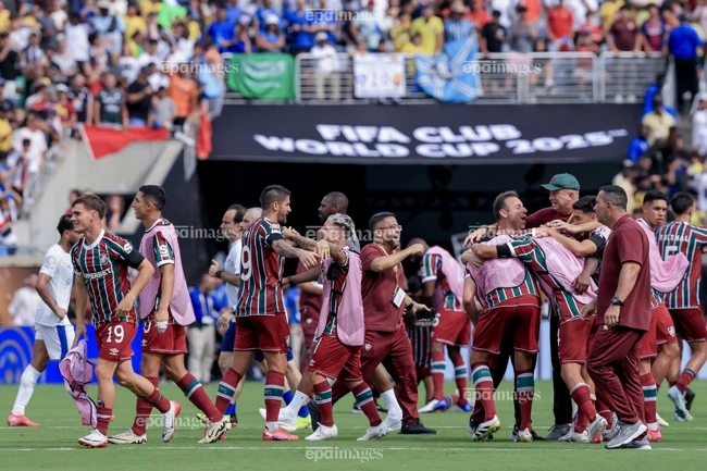 vit-con-xau-xi-fluminense-va-chuyen-co-tich-o-ban-ket-club-world-cup (5).jpg