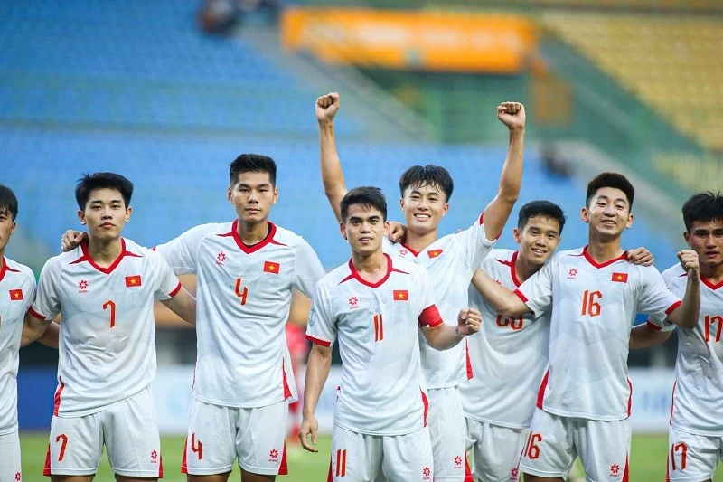 toan-tinh-cua-hlv-kim-sang-sik-o-cuoc-chien-can-nao-voi-philippines (3).jpg