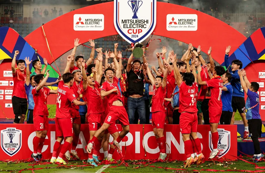 2-chiec-cup-cua-hlv-kim-sang-sik (2).jpg