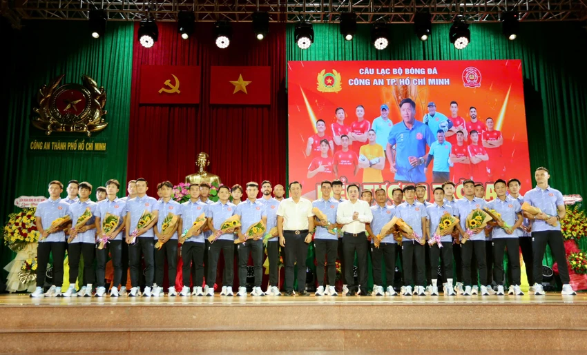 bieu-tuong-clb-cong-an-tp-hcm-tai-xuat (1).jpg