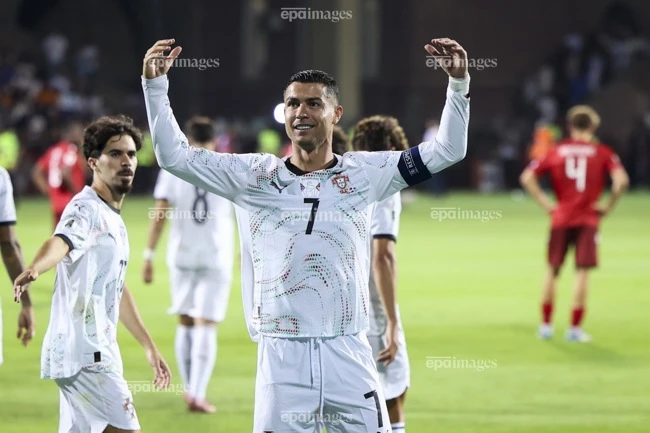 cu-dup-cua-ronaldo-va-loi-tri-an-xuc-dong-cua-tuyen-bo-dao-nha-cho-ngoi-sao-da-tat (1).jpg