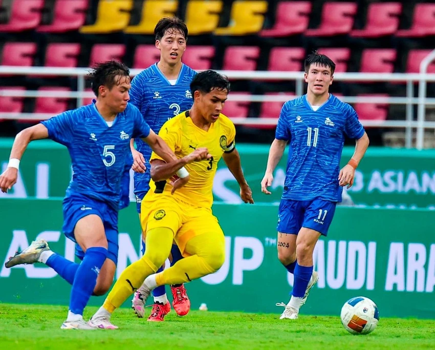 doi-tuyen-u-23-malaysia-mo-mong-lat-do-nguoi-thai-tren-dat-thai (1).jpg