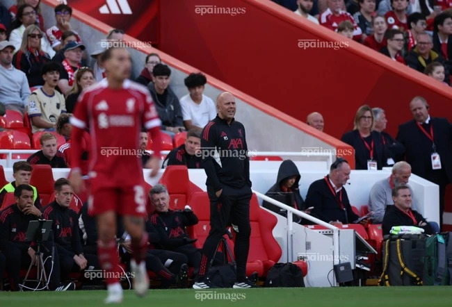 buoc-ngoat-dang-quen-cua-tien-dao-salah-va-tuong-lai-mo-mit-tai-anfield (9).jpg