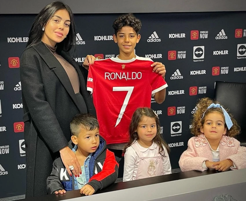 con-trai-ronaldo-len-tuyen-bo-dao-nha (4).jpg