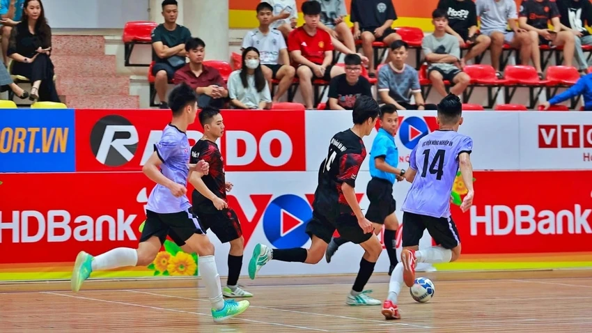 sinh-vien-12-truong-dai-hoc-tranh-1-chiec-cup (2).jpg