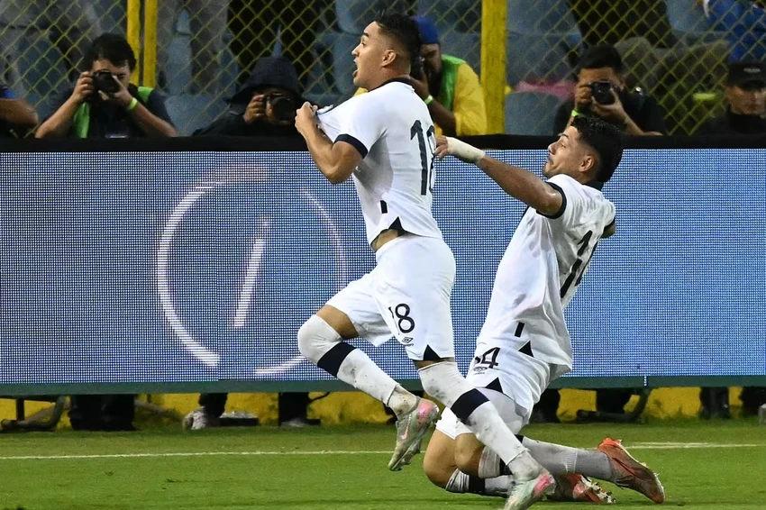 bi-an-cau-thu-guatemala-giu-ky-luc-ma-ronaldo-va-messi-phai-chay-theo (4).jpg
