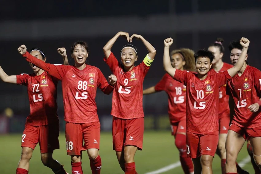 tuyen-nu-tp-hcm-den-gan-hon-ve-tu-ket-cup-chau-a (3).jpg