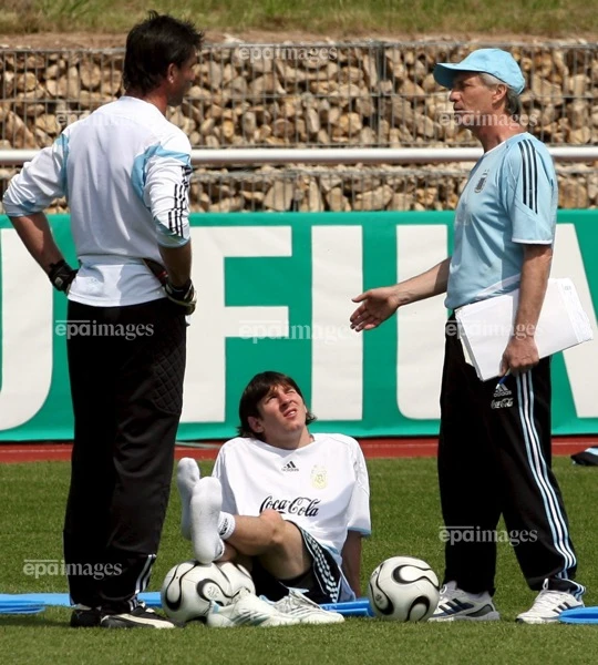 ly-ky-chien-dich-ngan-can-messi-gia-nhap-doi-tuyen-tay-ban-nha (3).jpg