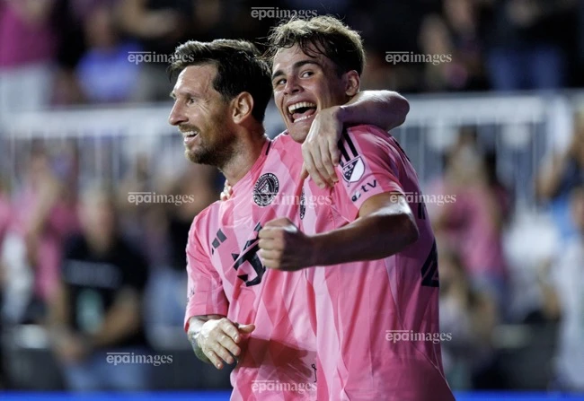 messi-lai-in-dau-giay-len-4-ban-thang-cua-inter-miami-vuot-xa-ronaldo (2).jpg
