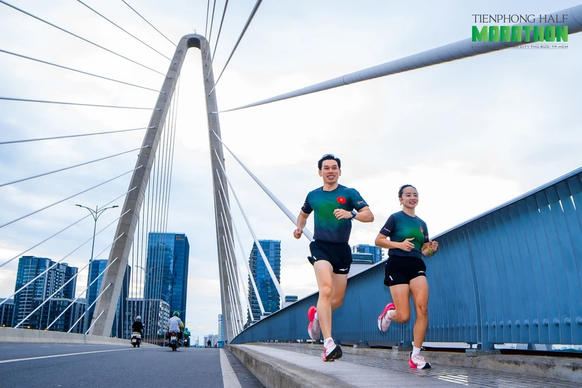 nguoi-dep-tren-duong-chay-tien-phong-half-marathon-2025 (7).jpg