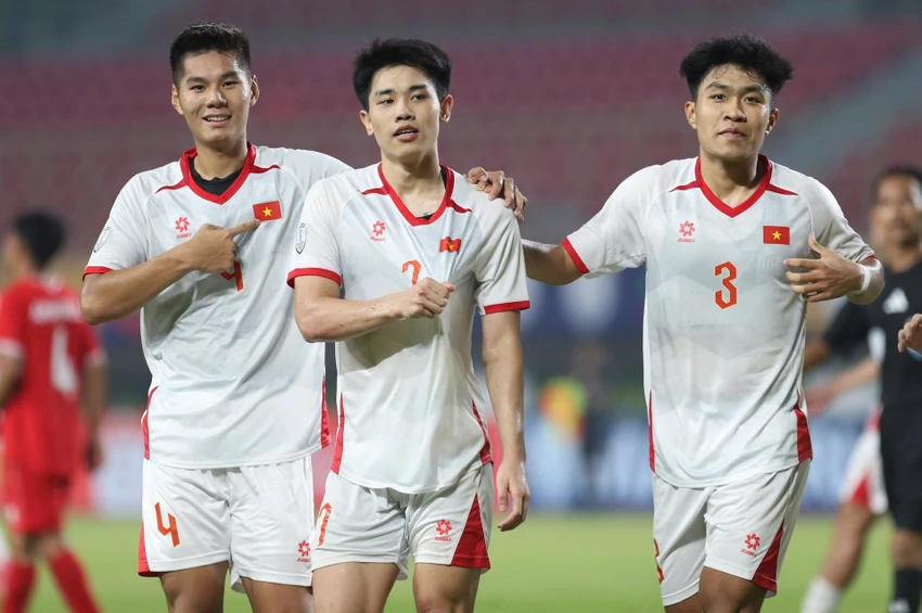 hlv-kim-sang-sik-can-chien-thang-o-sea-games-dau-tien (4).jpg