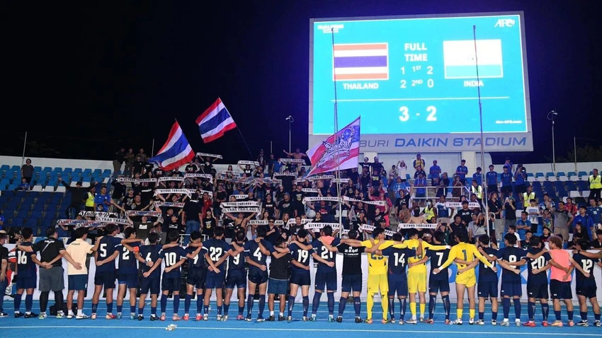 ultras-thailand-tro-lai-sau-cau-mon-bong-da-thai-lan-tho-phao (2).jpg