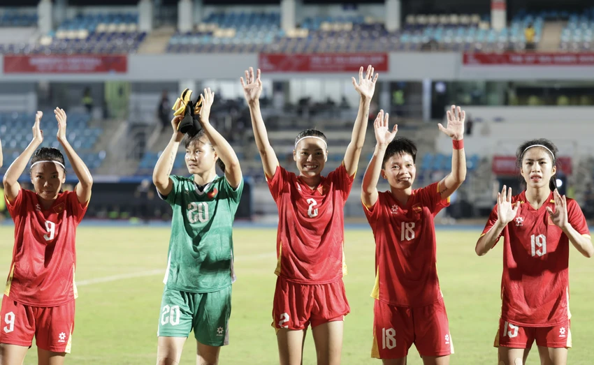 hlv-cua-malaysia-thu-nhan-thua-kem-viet-nam-toan-dien (3).jpg