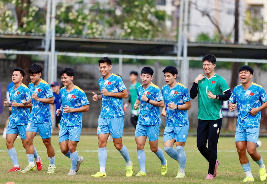 diem-tua-rajamangala-cho-don-ky-luc-cua-hlv-kim-sang-sik (1).jpg