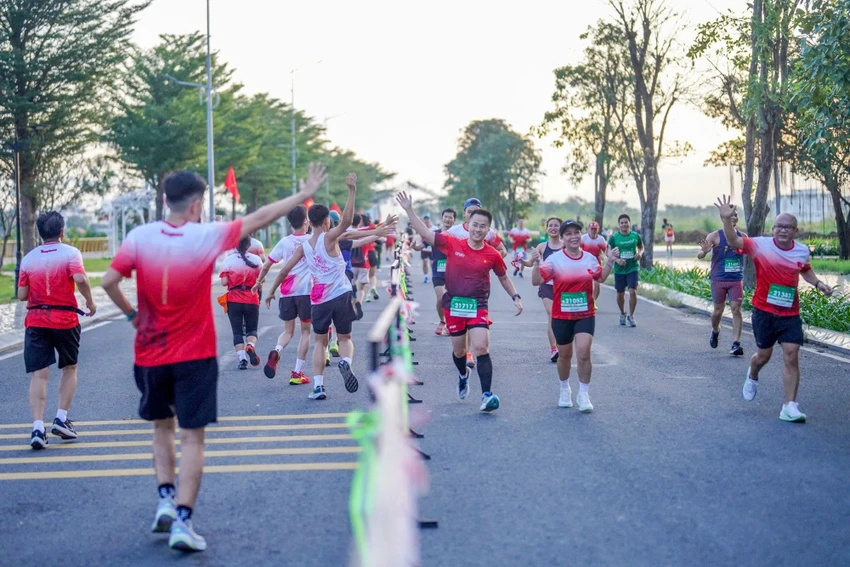 giai-tien-phong-half-marathon-net-dep-tren-duong-dua-xanh (1).jpg