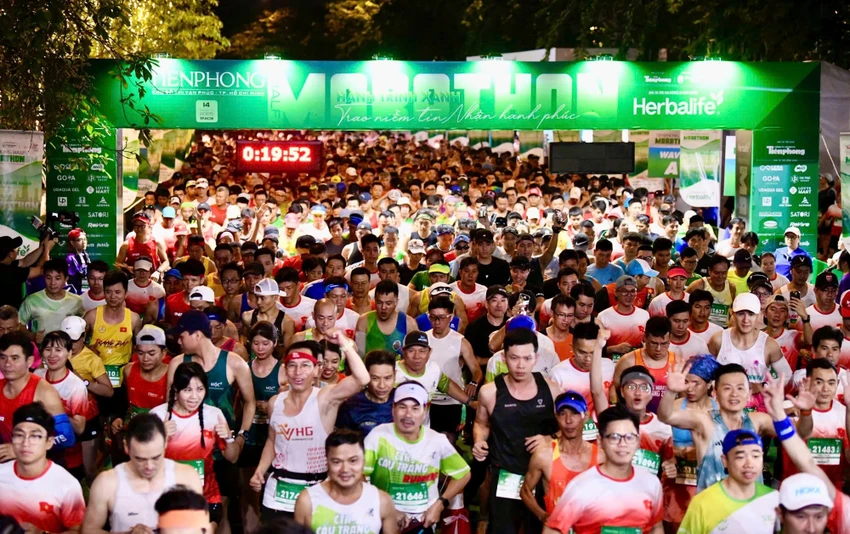 giai-tien-phong-half-marathon-net-dep-tren-duong-dua-xanh (2).jpg