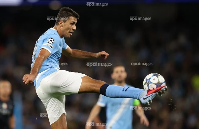 man-city-tu-ban-vao-chan-pep-guardiola-chi-ra-toi-do (3).jpg