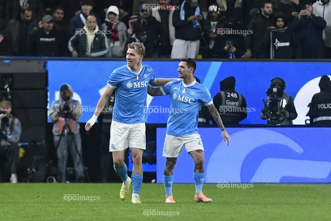 bom-tan-lo-dien-man-united-xao-tron-lon (2).jpg
